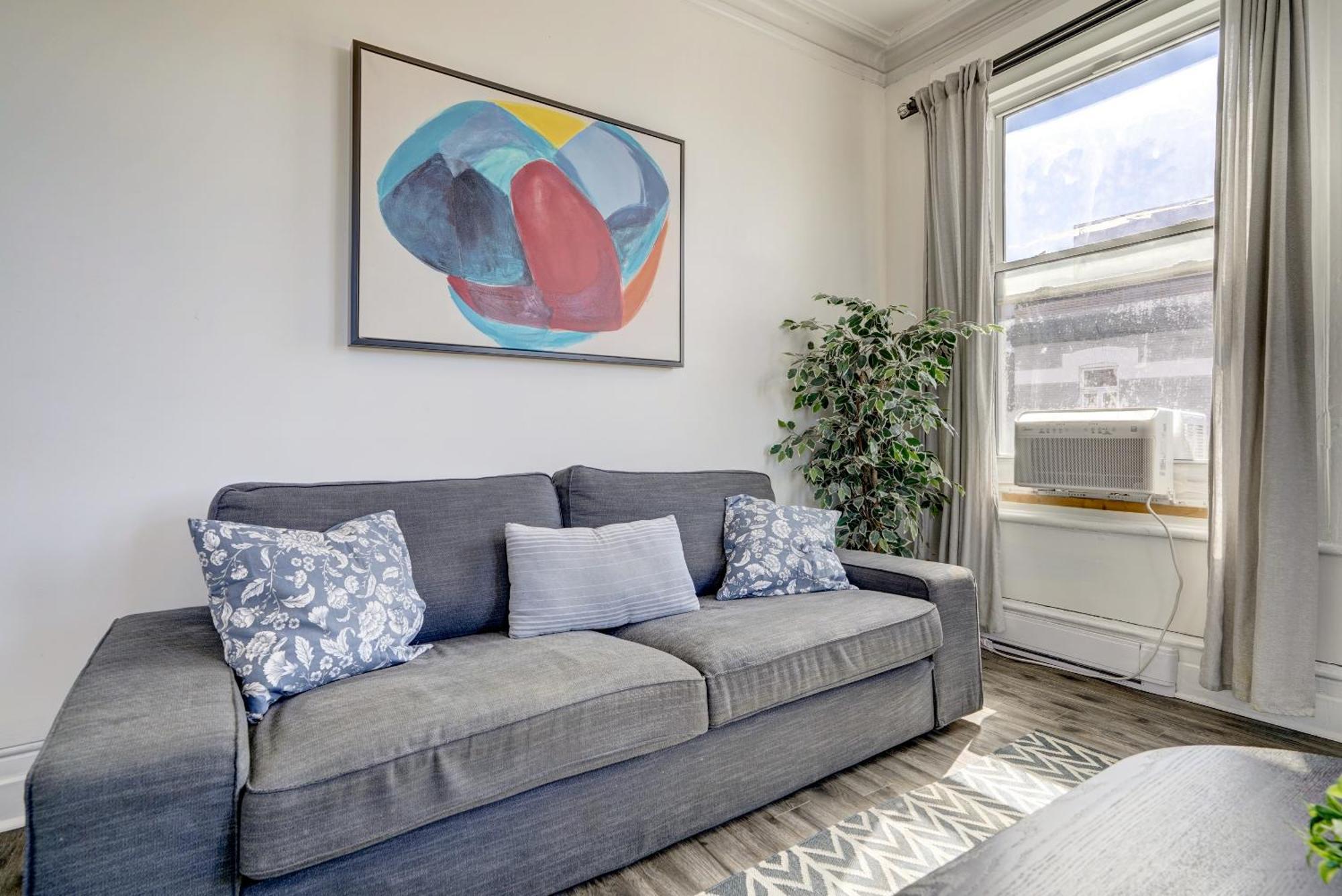 Chez Mont Royal Apartments! Монреаль Экстерьер фото